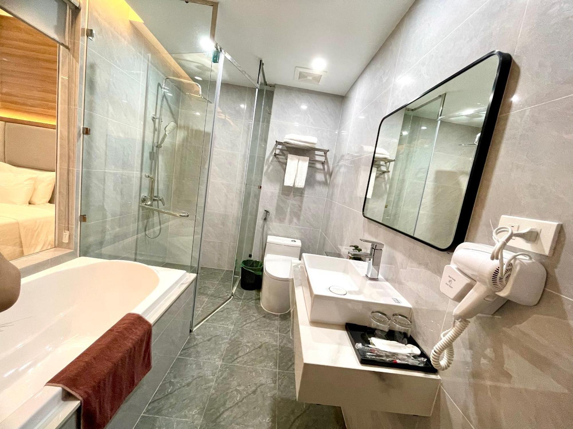 Central Halong Hotel Ha Long Buitenkant foto
