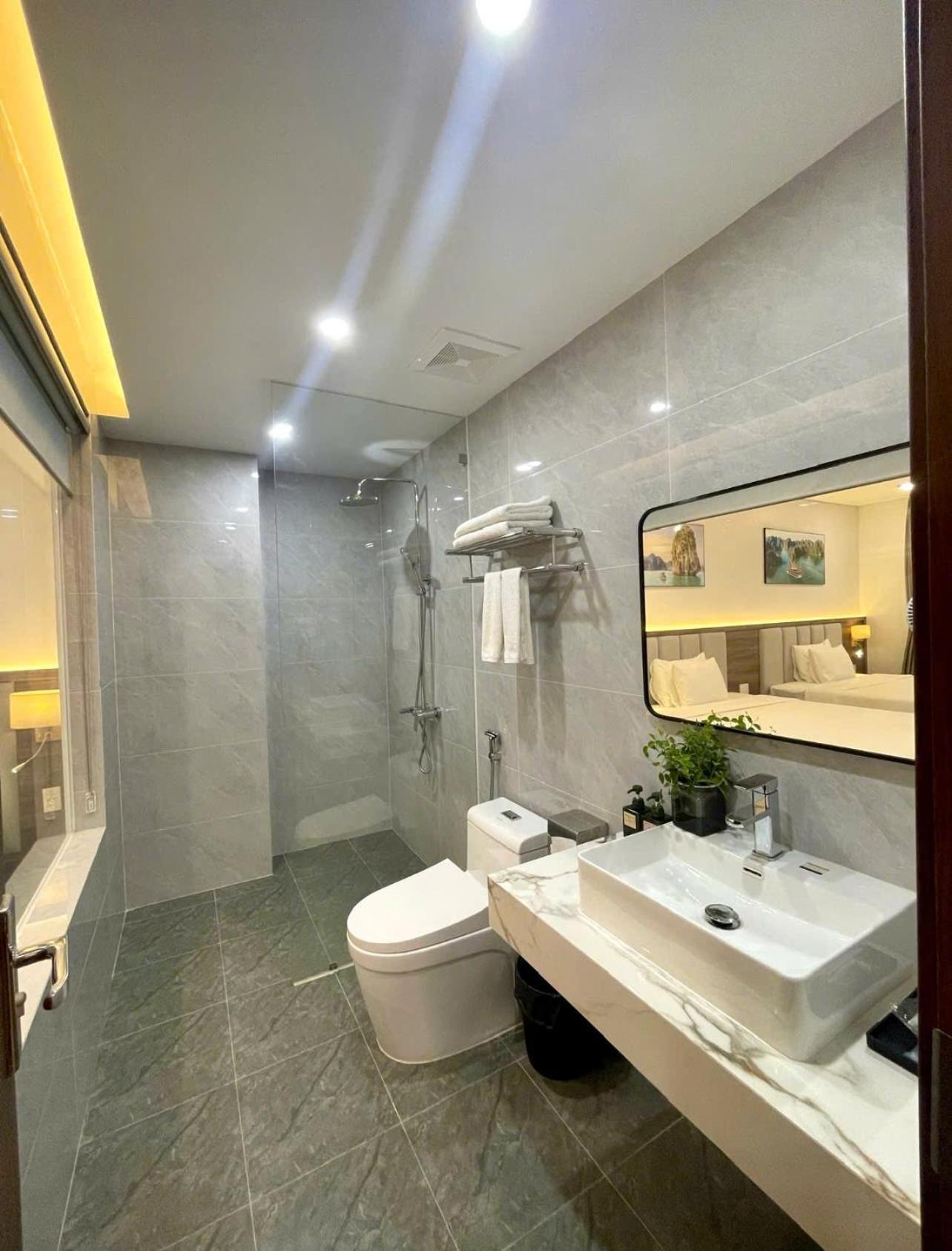 Central Halong Hotel Ha Long Buitenkant foto